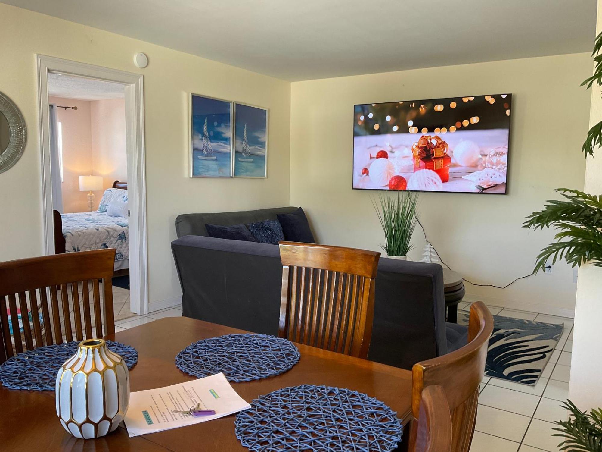 Lido Beach Apt 2L Sarasota